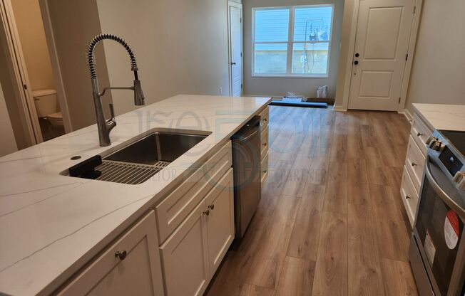 Newly Remodeled Townhouse in Hillcrest Area