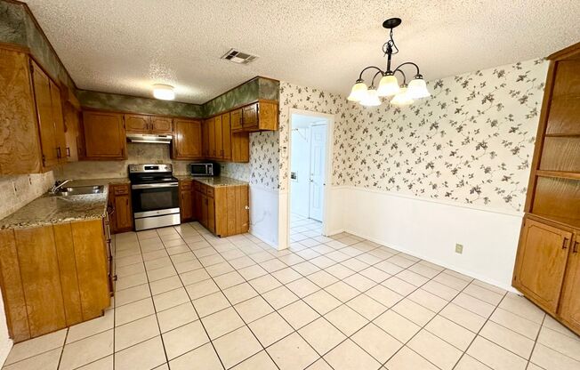 Spacious 3/2 in Midway ISD
