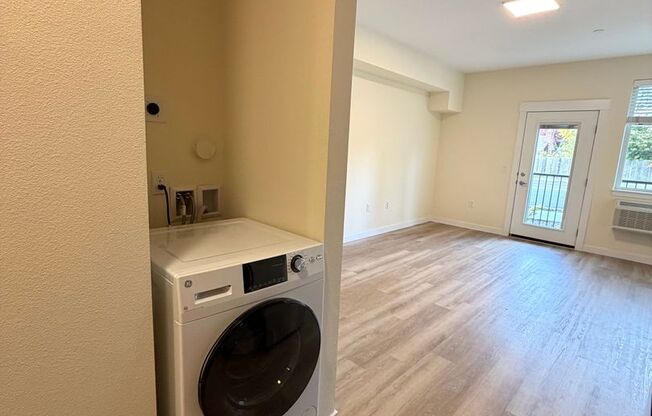 Studio, 1 bath, 448 sqft, $1,400, Unit A108