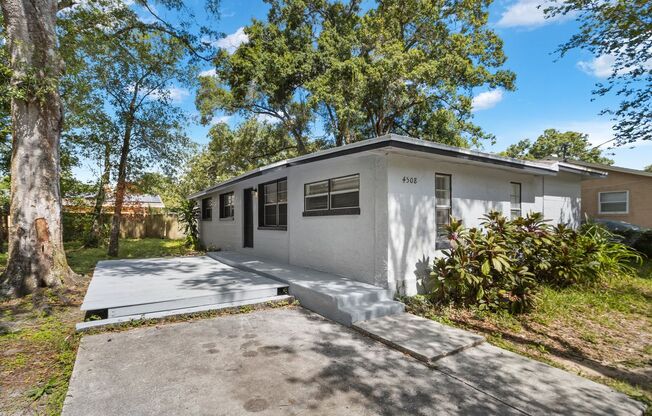 Spacious 4bdrm/1bath House ** $1,995.00 ** Section 8 OK **