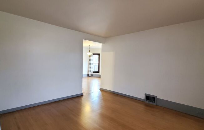 2 beds, 1 bath, $1,050, Unit Unit A