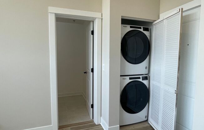 Studio, 1 bath, 415 sqft, $1,650, Unit 307