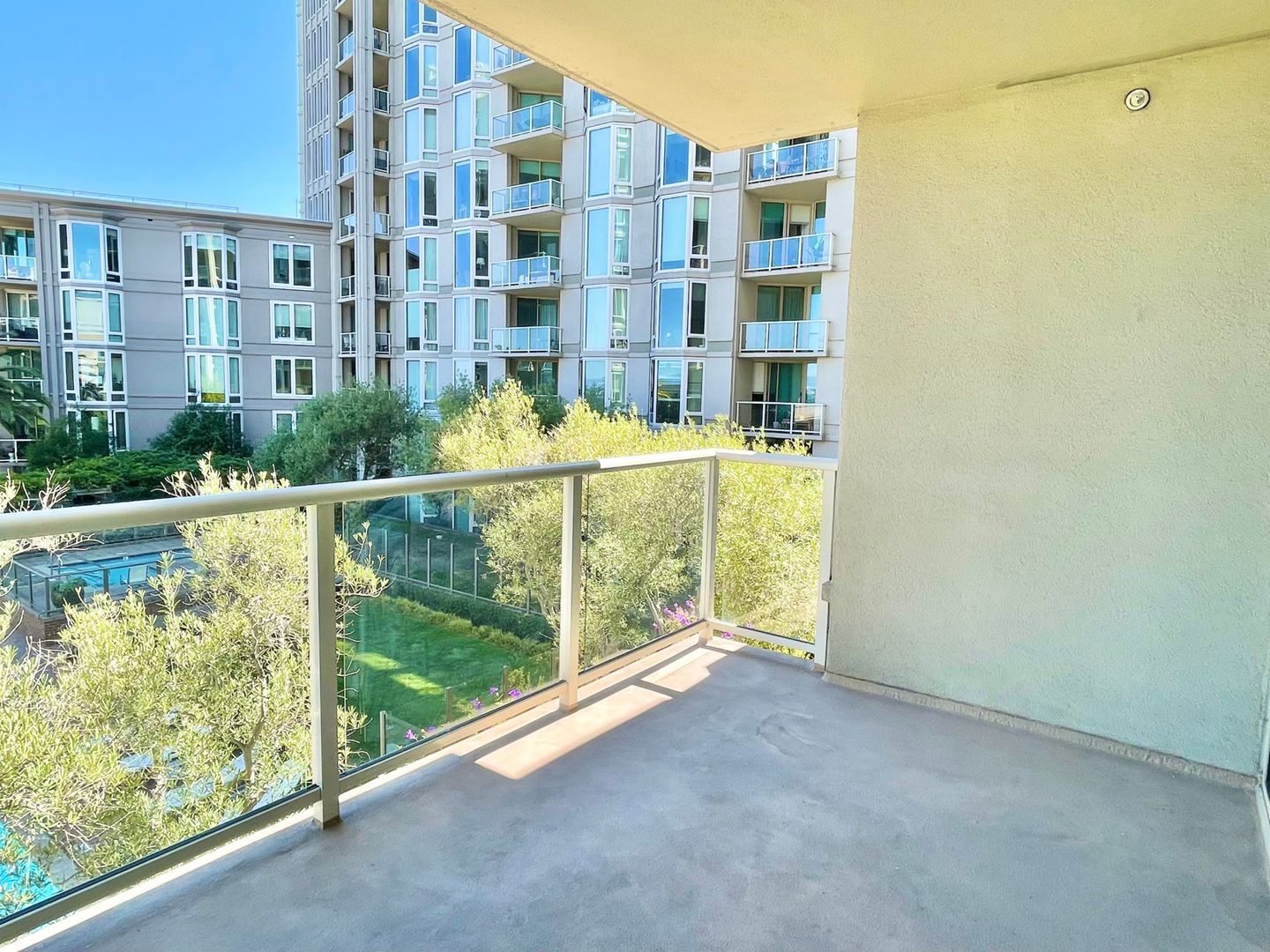 2BR/2BA Remodeled Condo in the Towers! NEW Appliances! Parking! Pool! PROGRESSIVE