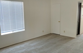 2 beds, 1 bath, 828 sqft, $1,900, Unit '01