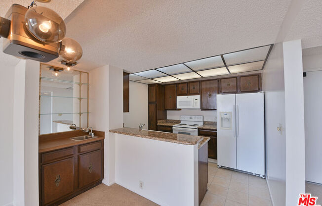 2 beds, 2 baths, 1,037 sqft, $4,100, Unit 1612