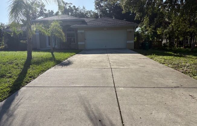 Flexible Space, Great Location – Rent This Port Charlotte Home