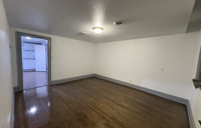 1941 1939 S WINONA LN