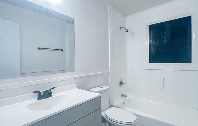 2 beds, 1 bath, $1,045, Unit 112