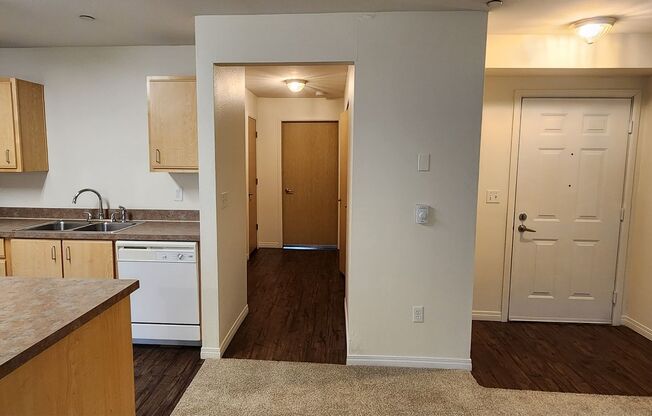 1 bed, 1 bath, 733 sqft, $1,295, Unit G-123