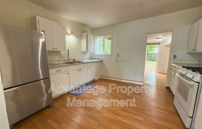 319 15 AVE SE
