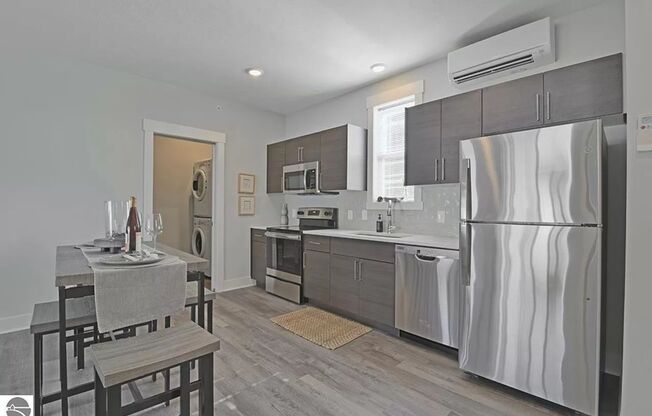 1 bed, 1 bath, $1,350, Unit Unit 2