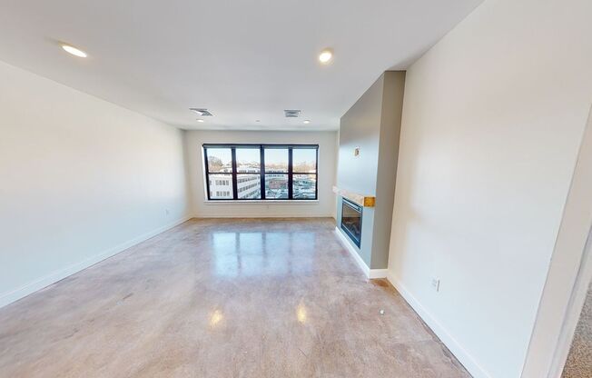 1 bed, 1 bath, 728 sqft, $2,500, Unit 70-403