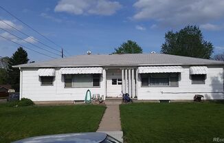 Great Location- 2 bed 1 bath unit for rent- shared yard!
