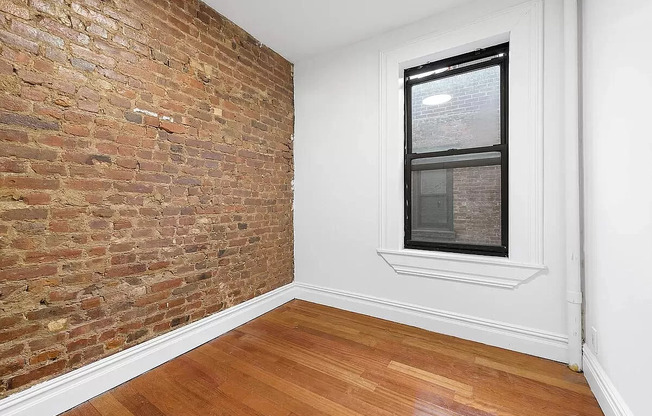 208 E 82 ST