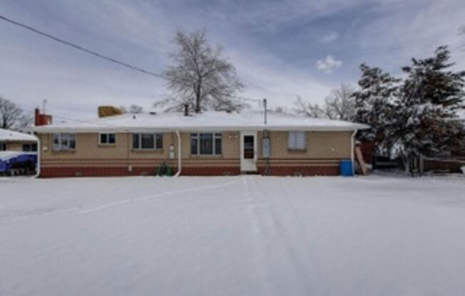 3 beds, 2 baths, $2,700