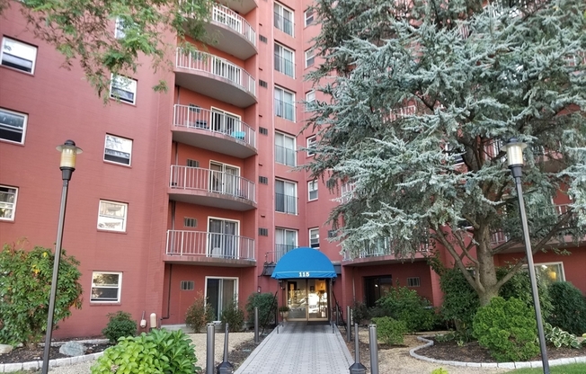 2 beds, 1 bath, 960 sqft, $2,250, Unit 1206