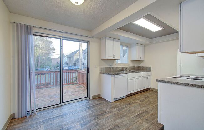 Van Zuylen 1601-25 - Ash St. Crest