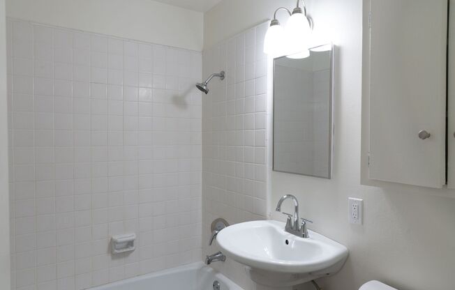 2 beds, 1 bath, 868 sqft, $2,595, Unit 2908
