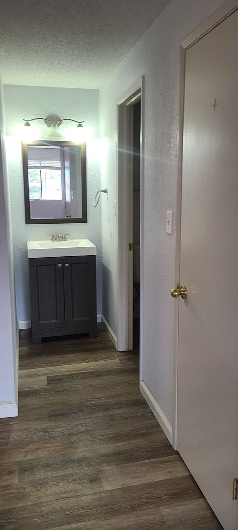 Studio, 1 bath, 375 sqft, $925, Unit 68