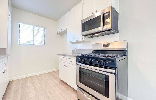 1 bed, 1 bath, 800 sqft, $1,725, Unit 932 #N