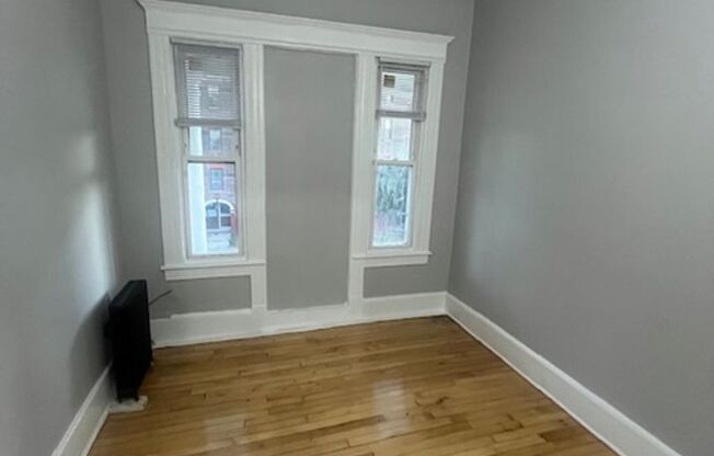 4 beds, 1 bath, $2,000, Unit 155 Belmont Unit #2R