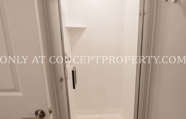 Studio, 1 bath, 300 sqft, $1,399, Unit 1-223