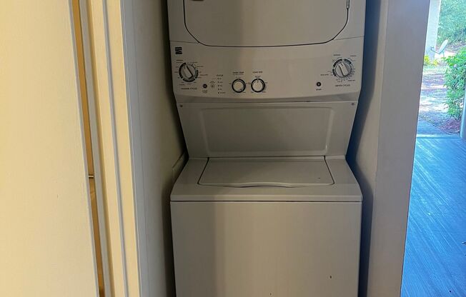 2 beds, 1 bath, 770 sqft, $1,595