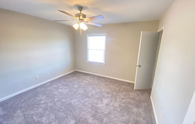 2 beds, 1.5 baths, 832 sqft, $1,050, Unit 809 Oakwood Villa