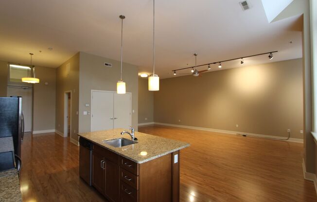 1 bed, 1 bath, 990 sqft, $1,610, Unit 211