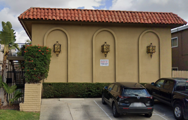 OPEN HOUSE: 2/7 12:30-1:30PM - Remodeled 2 BR with Parking!