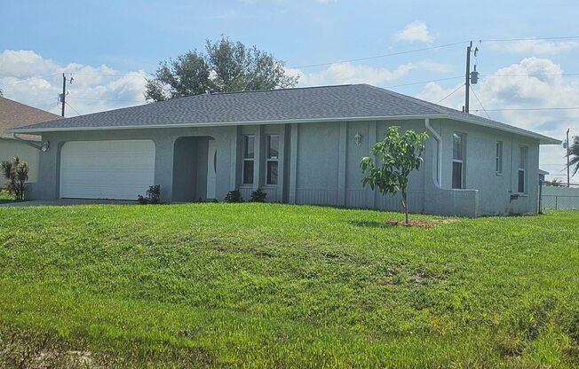 3/2/2 Single Family Home with Fenced in Yard!