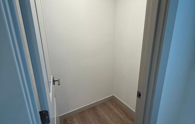 1 bed, 1 bath, 578 sqft, $1,550, Unit 70 NE Cessna Dr #2