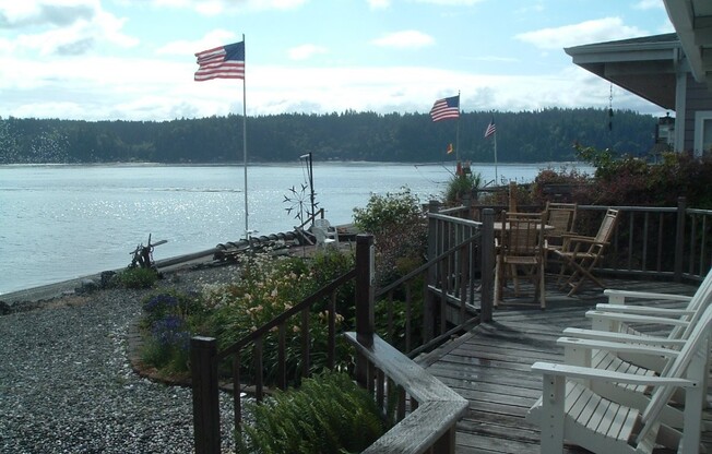 Beachside Cottage with Waterfront Views in Point Richmond