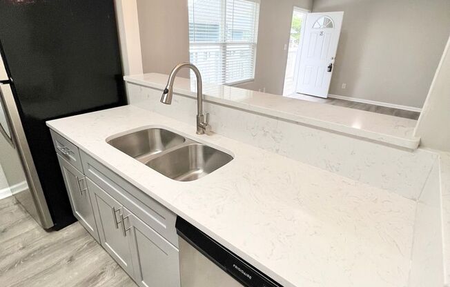 2 beds, 2 baths, 950 sqft, $1,740, Unit 2111-10 R
