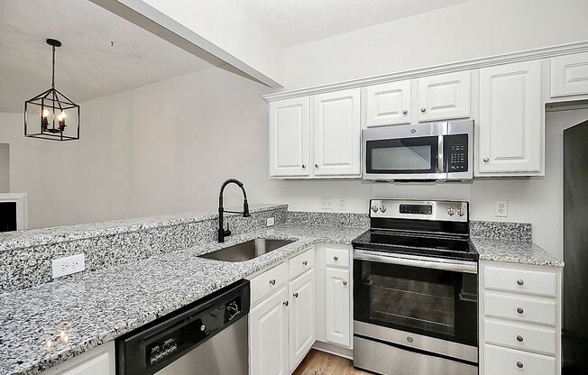 Luxury Townhome minutes from Uptown!