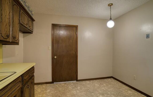 3 beds, 2 baths, $1,200