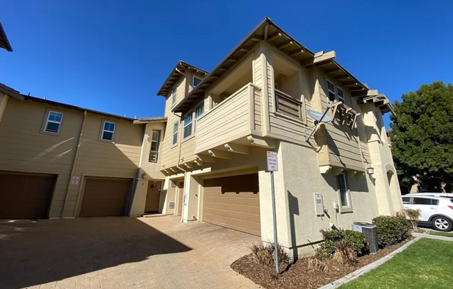 Beautiful 3 Bed/2 Bath Condo In The Amberwalk Community In Murrieta!