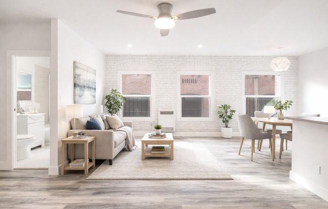Studio, 1 bath, 490 sqft, $1,450, Unit 211