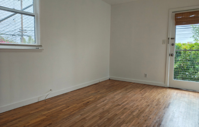 250 3 AVE