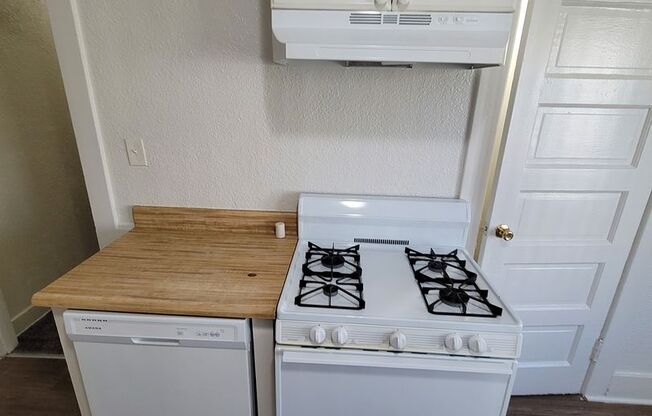 1 bed, 1 bath, $1,995, Unit 818