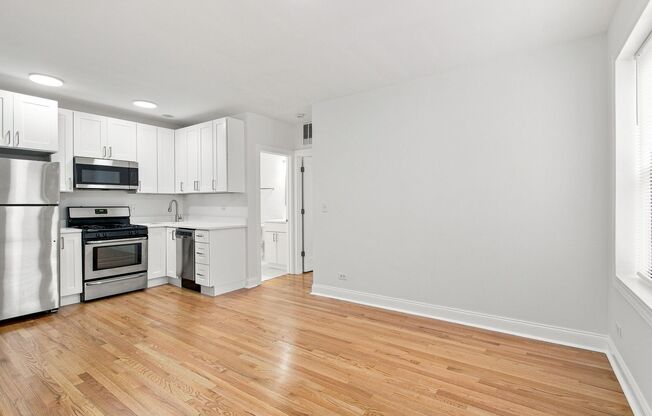 2 beds, 1 bath, $2,070, Unit 3731E-2N