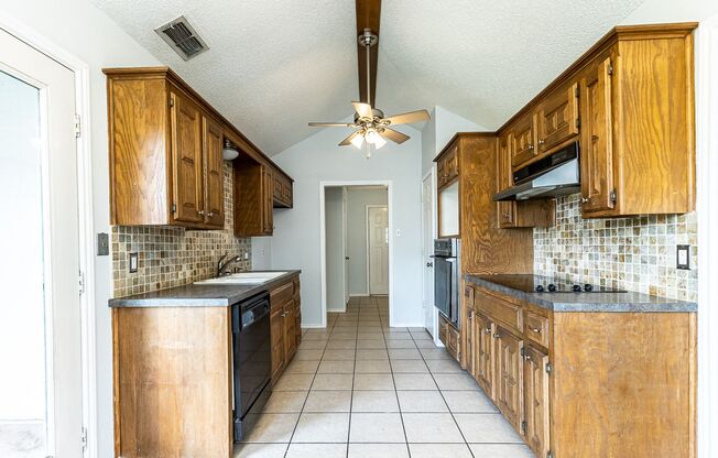 3 beds, 2 baths, $1,525