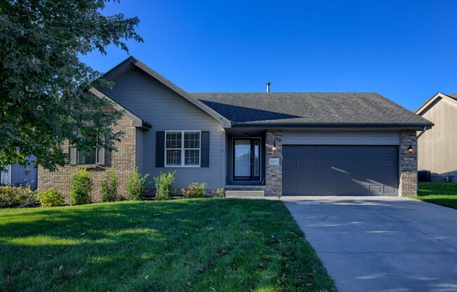 Must See 3 Bedroom Close to Village Pointe!!