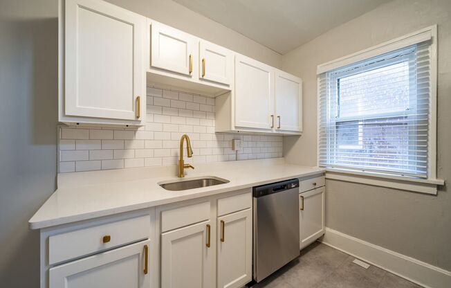 2 beds, 1 bath, $1,495, Unit 834