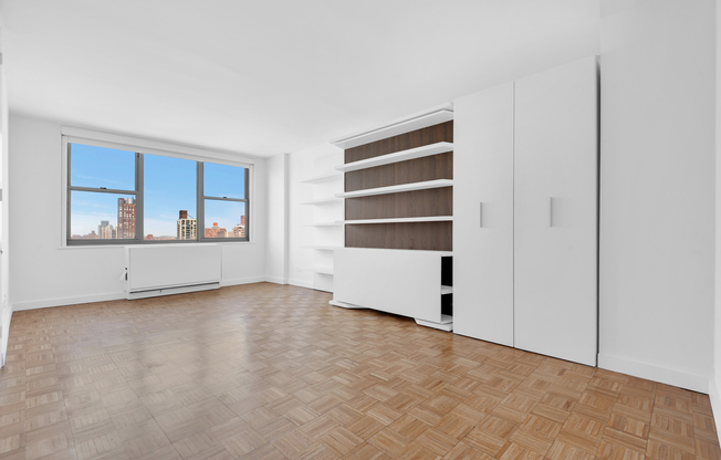 301 E 79 ST