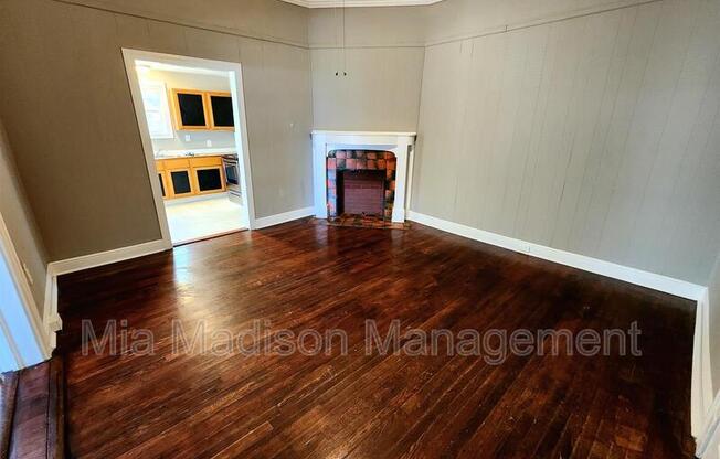 1413 E 42 ST