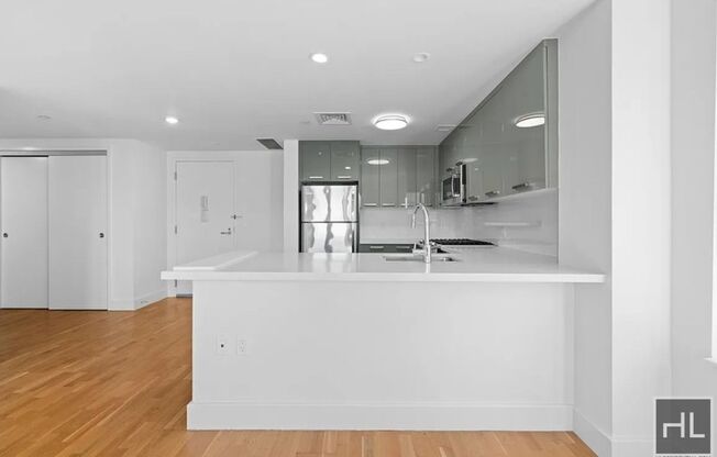 2 beds, 1 bath, $4,050, Unit 605