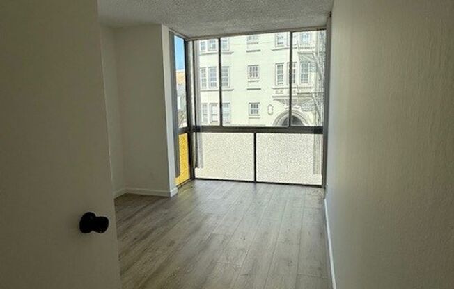 Pine-Gough Apartments