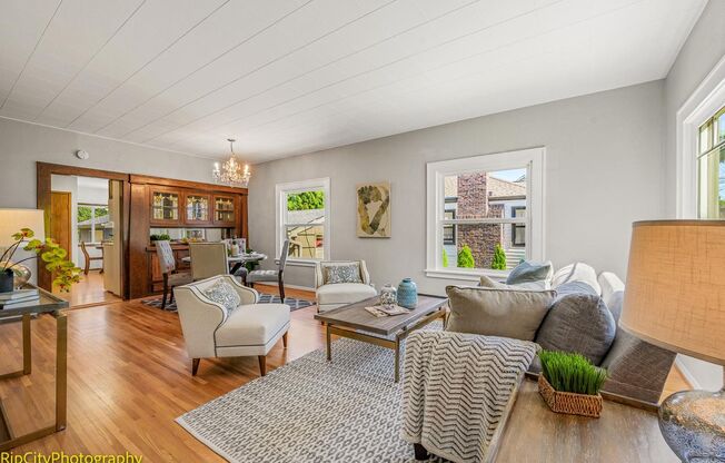 Charming Bungalow in Overlook neighborhood 4 bedroom 2 baths!