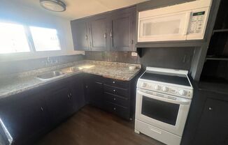 2 beds, 1 bath, $2,495